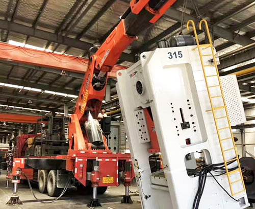 松山湖管委会提升工作效率，选择优质折臂吊租赁服务