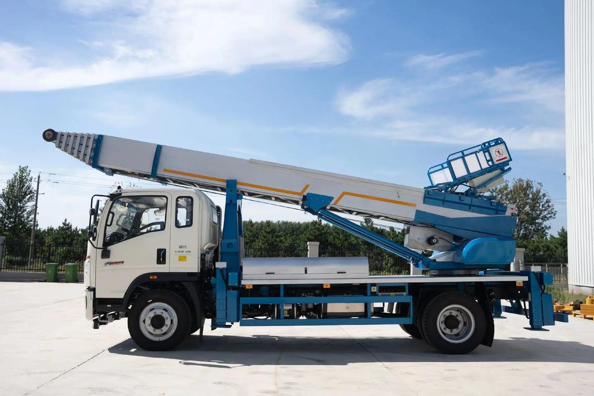 松山湖管委会云梯上料车租赁费用